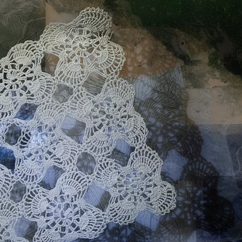 Η έκθεση "Time-lapse" της Δήμητρας Μαλταμπέ συνδέει τον τόπο και το χρόνο μέσα από τρεις γενιές