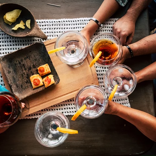 Πού βγαίνουμε για ποτό και φαγητό μετά το γραφείο;