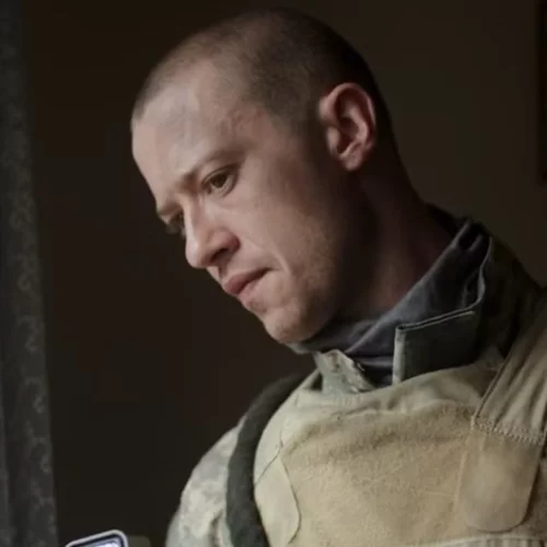 Ο Άλεξ Γκάρλαντ ξαναπάει πόλεμο με το "Warfare"