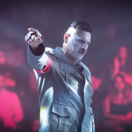 "Η άνοδος του Αρτούρο Ούι": Η σαρωτική παράσταση του Άρη Μπινιάρη επαναλαμβάνεται στο Θέατρο Ark