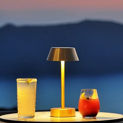 Η αθηναϊκή μπαρ σκηνή ρίχνει άγκυρα στα νησιά