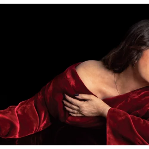 Πρεμιέρα για την "Φλαντρώ"- Μαρία Τζομπανάκη στο Θέατρο Αλάμπρα