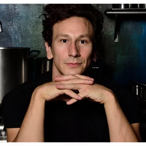 "Στην "Κουζίνα" με τον Μιχάλη Σαράντη: Φλόγες, όνειρα και ανθρώπινες ιστορίες