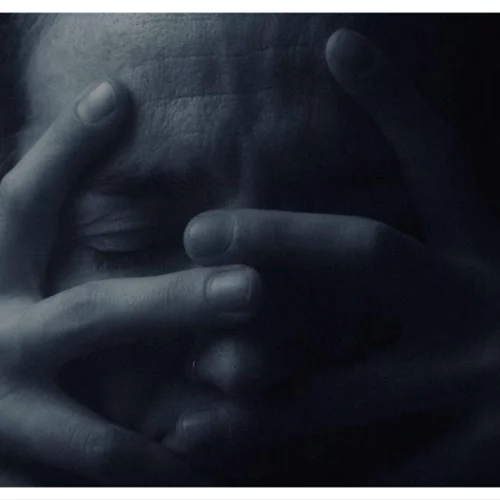 "Μήδεια Έξοδος ΙΙΙ": Μια ζωντανή εικαστική εγκατάσταση στη Γλυπτοθήκη