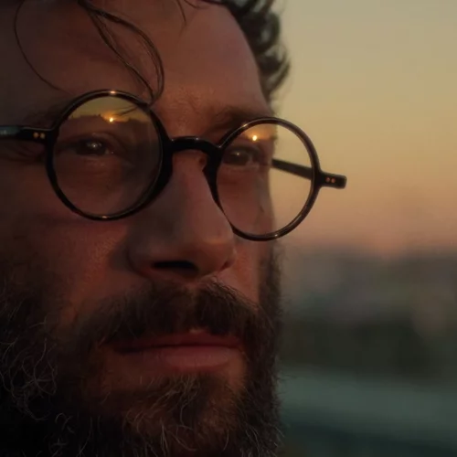 Ο σκηνοθέτης Στράτος Τζίτζης "Έχει Κάτι να Πει" στο Αθηνόραμα