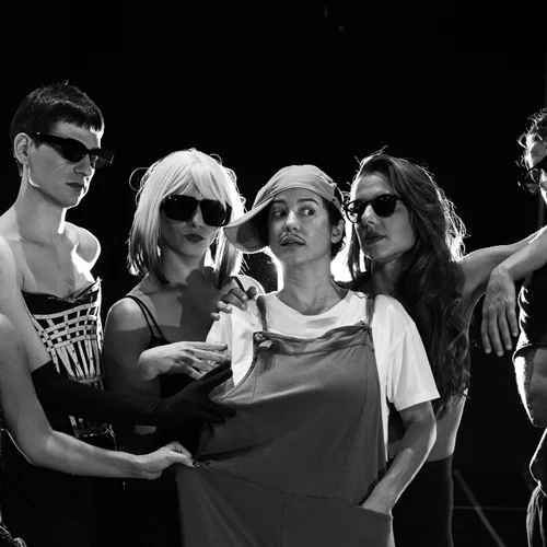 "Δωδέκατη νύχτα": Πρώτες φωτογραφίες από τις πρόβες του Γιάννη Κακλέα