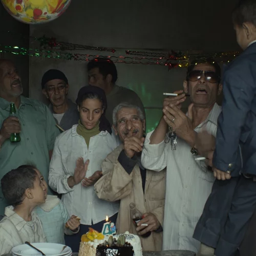 Ο Ομάρ Ελ Ζοχάιρι κάνει την πατριαρχία "Φτερά και Πούπουλα"