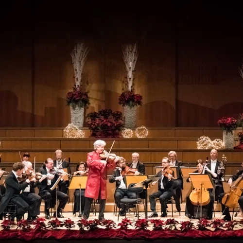 Advent calendar 7/12: Μια ανθοστόλιστη συναυλία στο Μέγαρο