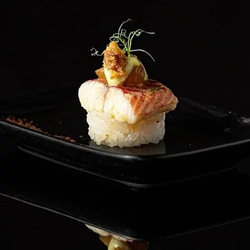 Πόσο κοντά μπορεί να φτάσει η ιαπωνική κουζίνα στην ελληνική παράδοση;