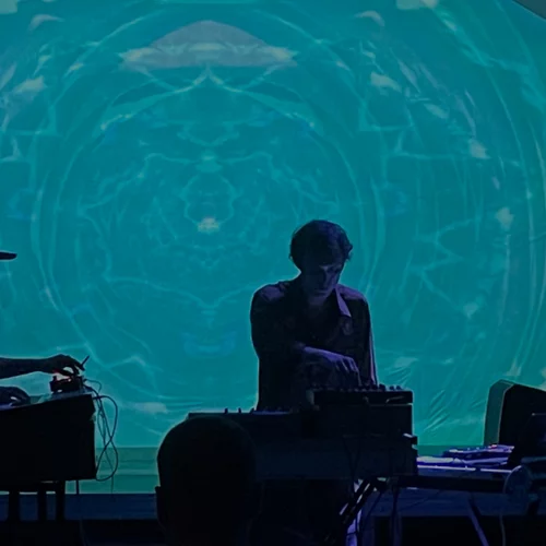 Indiewave Nights: Τα ανερχόμενα ονόματα της εγχώριας μουσικής σκηνής στο Ρομάντσο