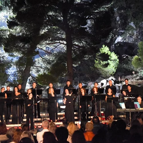 "Αφιέρωμα στον Μίκη Θεοδωράκη" από τη Χορωδία της ΕΡΤ