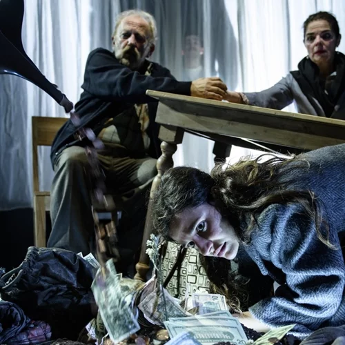 Μια μεγάλη επιτυχία σε επανάληψη αλλά κι ένα υπερρεαλιστικό "Μεμοράντουμ" κάνουν αίσθηση στο νέο πρόγραμμα του Θεάτρου Μπέλλος