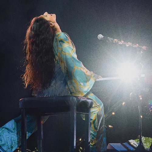 Η Μαρίνα Σπανού φέρνει το καλοκαίρι στον χειμώνα