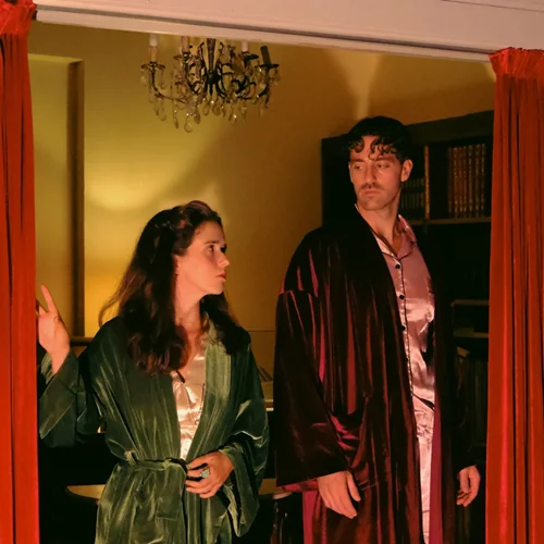 Η "Φαλακρή Τραγουδίστρια" ξανά στο House of Smiths