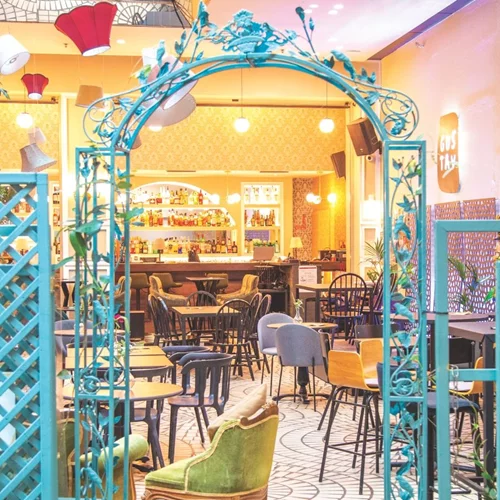 Στο πολύβουο κέντρο και στο Atrium, θα ανακαλύψεις μία ξεχωριστή στάση δροσιάς