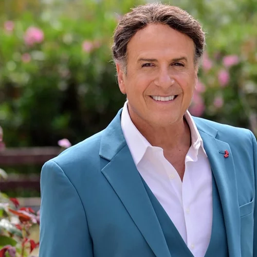 Για τον Χάρη Ρώμα, η ανάγκη να αισθανθούμε ορατοί είναι πιο βαθιά απ’ όσο νομίζουμε