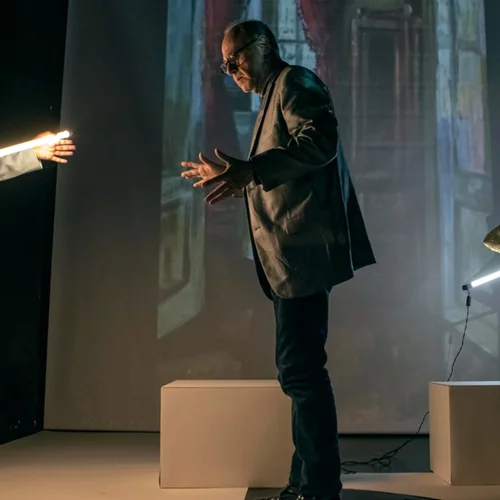 Ο "Δόκτωρ Γκλάς" επιστρέφει στο Θέατρο Φούρνος