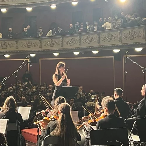 10 μουσικοί σταθμοί: Ενα αφιέρωμα για τους "Πειραιώτες" καλλιτέχνες