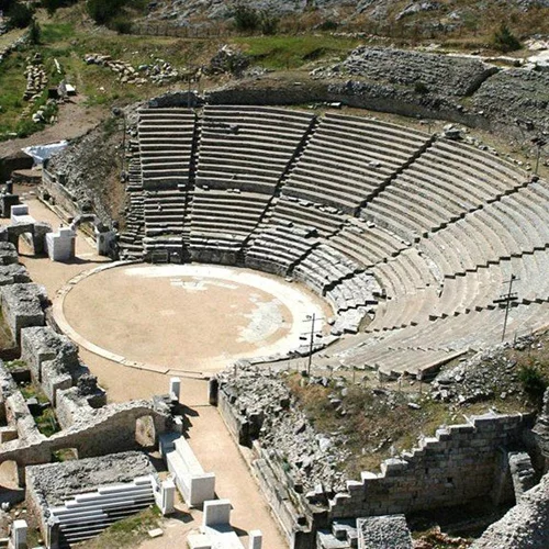 Το 67ο Φεστιβάλ Φιλίππων ανακοινώνει το πολυσυλλεκτικό πρόγραμμά του τιμώντας τον συγγραφέα Βασίλη Βασιλικό