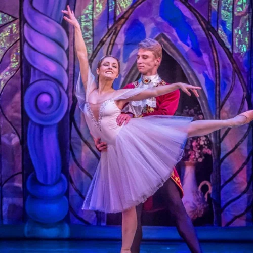 Η "Πεντάμορφη και το Τέρας" έρχεται στον "Ελληνικό Κόσμο" σε μια παράσταση κλασικού μπαλέτου