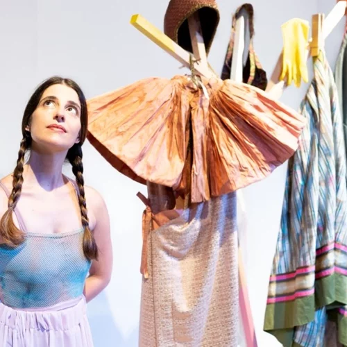 Το παιδικό βιβλίο "Η βασίλισσα των πάντων" που έγινε παράσταση στο Μέγαρο