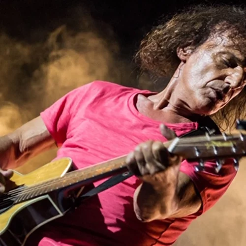 Ο Βασίλης Παπακωνσταντίνου αποχαιρετά το καλοκαίρι με δύο μεγάλες συναυλίες