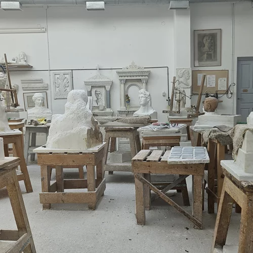 "A Future for the Past" στο Μουσείο Ελληνικού Πολιτισμού: Τι σχέση έχει η μαρμαρογλυπτική με το σύγχρονο design;