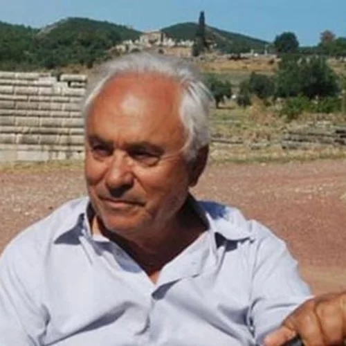 Μια αφιερωματική βραδιά για τον Πέτρο Θέμελη στο αρχαίο θέατρο της Μεσσήνης