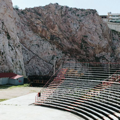 Όλα όσα θα δούμε στο Θέατρο Βράχων φέτος το καλοκαίρι