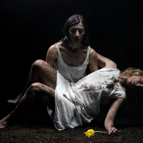 "Το σώμα της γυναίκας ως πεδίο μάχης": Το έργο του Ματέι Βίζνιεκ για πρώτη φορά στην Ελλάδα