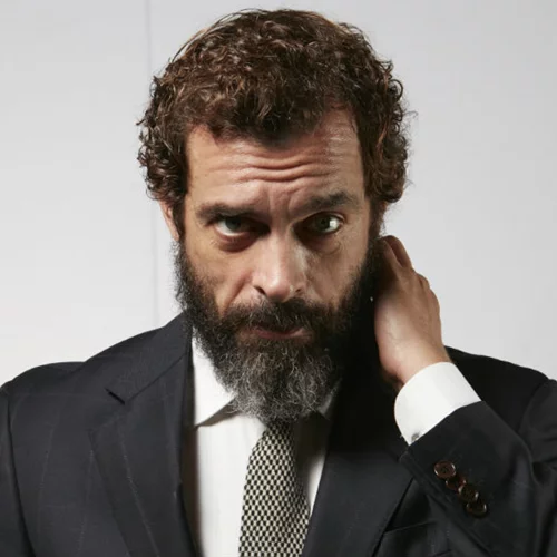 "The Humans": Ο Κωνσταντίνος Μαρκουλάκης ετοιμάζει νέα θεατρική παράσταση για τον Οκτώβρη