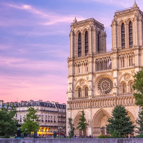 Η Παναγία των Παρισίων: Το εμβληματικό μνημείο άνοιξε ξανά τις πύλες του