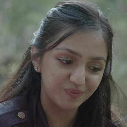 Η σκηνοθέτρια Ελένη Αλεξανδράκη δίνει φωνή στους "Ξεριζωμένους"