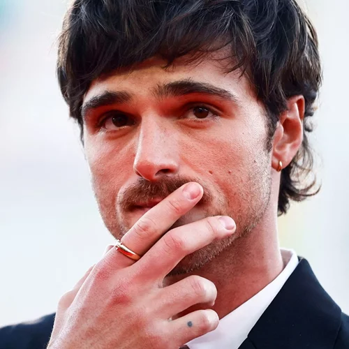 Πώς θα σας φαινόταν ο Τζέικομπ Ελόρντι στον ρόλο του Τζέιμς Μποντ;