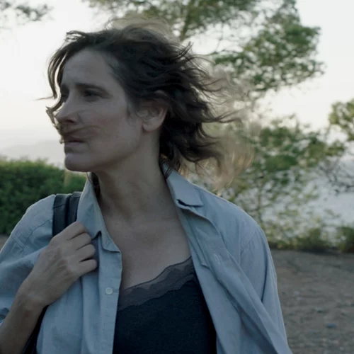 Η σκηνοθέτρια Αλίκη Δανέζη-Κνούτσεν και ένας ορμητικός έρωτας "Τόσο Κοντά, Τόσο Μακριά"