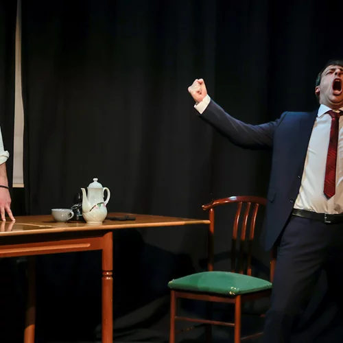 Ένα παιχνίδι εξουσίας ανάμεσα σε "Big boys" ανεβαίνει στο Theatre Of The No