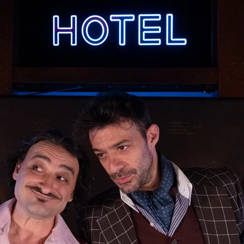 Πες μου πού είσαι διακοπές να σου πω ποια θεατρική παράσταση να δεις