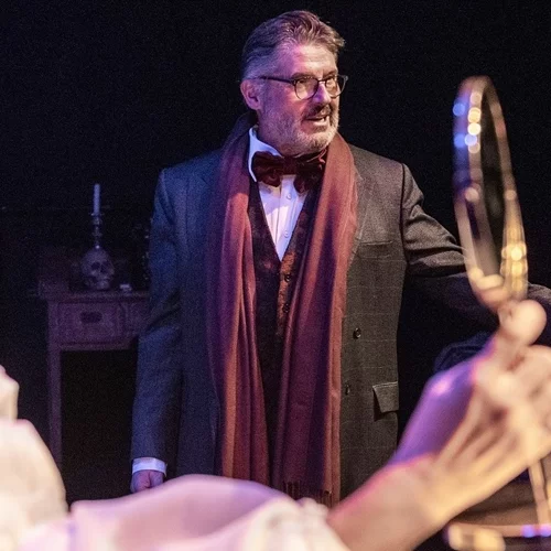 Νίκος Καμτσής: "Το ελληνικό θέατρο είναι χαλκέντερο και μας έχει εκπλήξει πολλές φορές· γιατί όχι και φέτος"