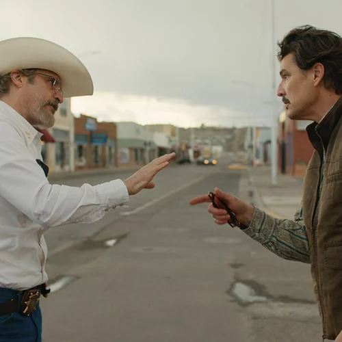 Πέδρο Πασκάλ & Γιόακιν Φίνιξ σε "αρρωστημένη" κόντρα για το "Eddington"