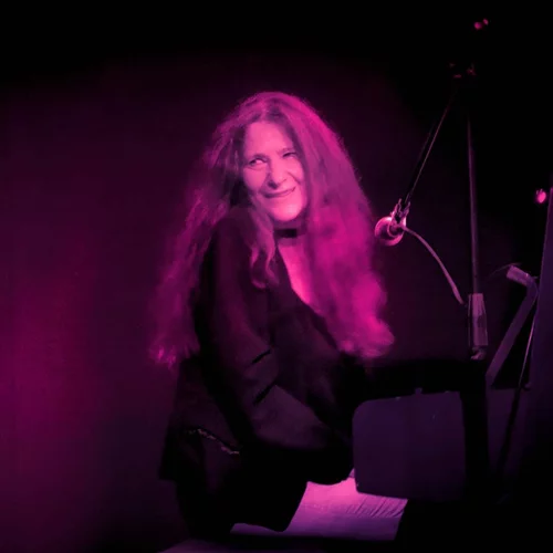 Η Μαρίκα Κλαμπατσέα τραγουδά για "Eros"