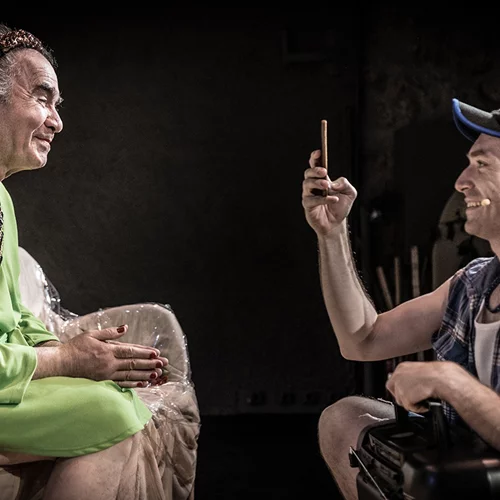 "Το ρόδο είναι ρόδο": Το Φεστιβάλ Αθηνών υποδέχεται ένα έργο βασισμένο σε αληθινή ιστορία