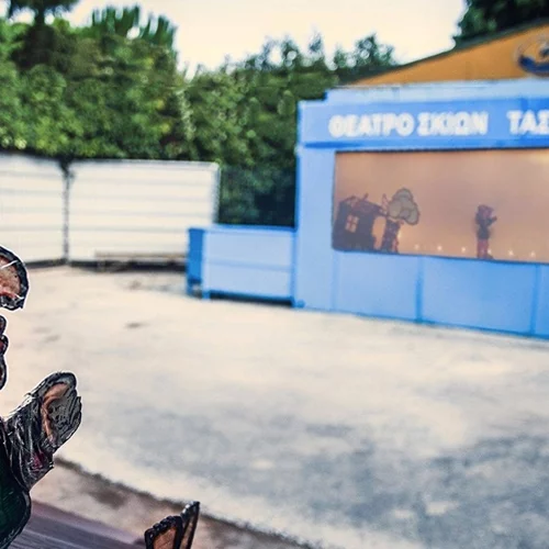 Ο Καραγκιόζης του Τάσου Κώνστα παίζει με θέμα θάλασσα στο Φλοίσβο