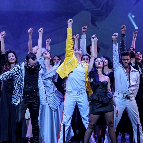 "Scrooge & Ghosts & Rock ‘n’ Roll": Λίγες ακόμη παραστάσεις για τον Πάνο Μουζουράκη ως ροκ σταρ "Σκρουτζ"