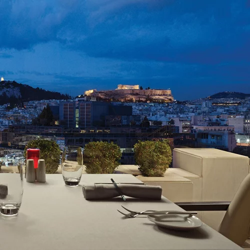 Première: Μια σύγχρονη γευστική αφήγηση με θέα την Ακρόπολη  στο Athenaeum InterContinental Athens