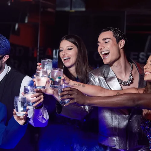 Στις γιορτινές μπάρες της Αθήνας με μια ultra-premium vodka