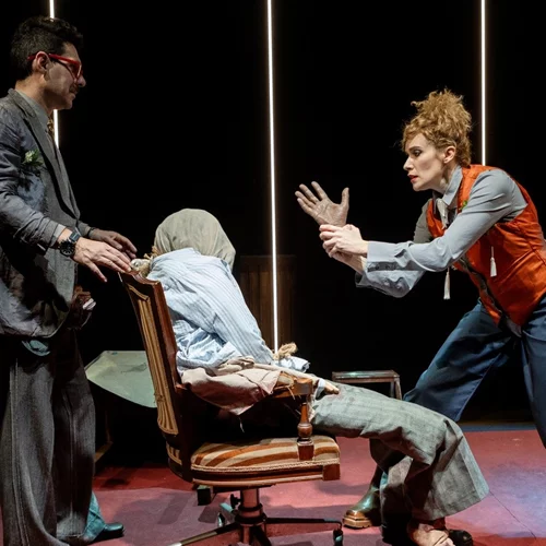 Δείτε φωτογραφίες από την παράσταση "Τούνδρα" στο Rabbithole