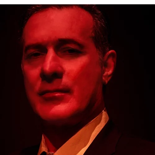 Ο Θανάσης Σαράντος, η 'Αντιγόνη' κι ένας κόσμος με το δίλημμα "ασφάλεια ή ελευθερία"