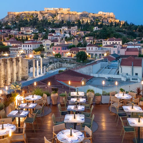 Μία από τις ομορφότερες ταράτσες της Αθήνας μας συστήνεται ξανά