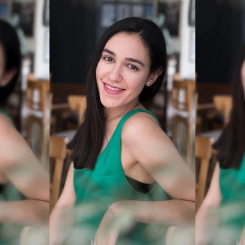 Η Έμιλυ Λουίζου μας συστήνεται