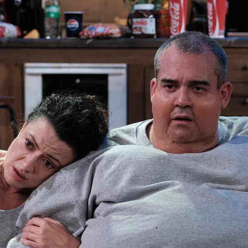 Θεατρική σεζόν 2025-26: Προλάβετε εισιτήρια για επτά παραστάσεις που άνοιξαν ήδη προπώληση